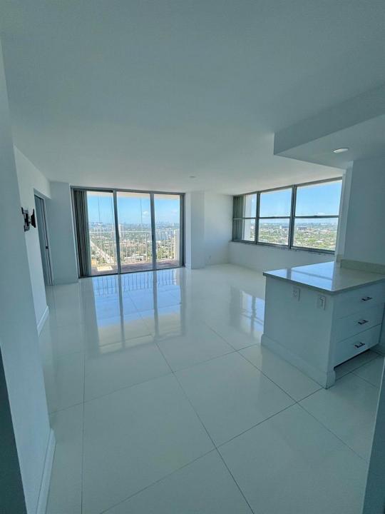 111 Briny Avenue 23-14, Pompano Beach, Floride 33062, États-Unis