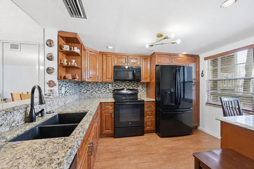 3005 Portofino Isle M2, Coconut Creek, Florida 33066, USA