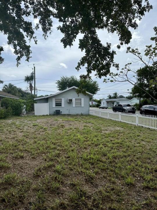 312 12th N Avenue, Floryda 33460, USA