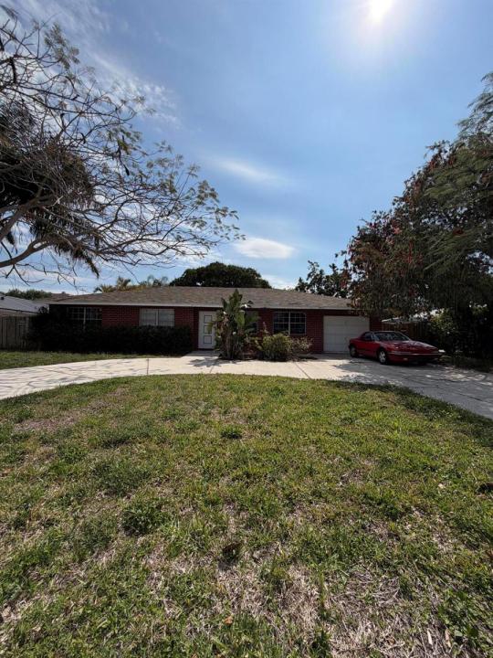 104 W Swan Pkwy W Parkway, Royal Palm Beach, Florida 33411, USA