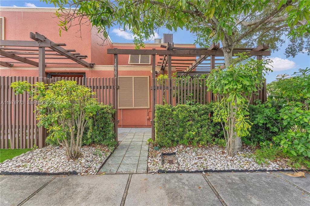 1490 Laguna Lane, Pembroke Pines, Floride 33026, États-Unis