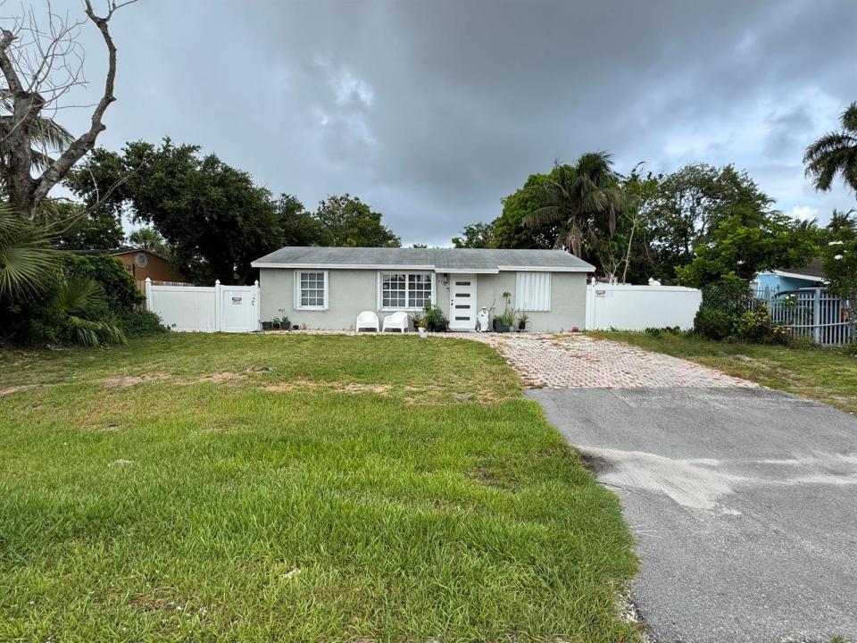 4328 Pine Street, Florida 33406, USA