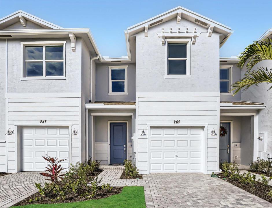 818 SE Grovebush Lane, Port St. Lucie, Floride 34984, États-Unis