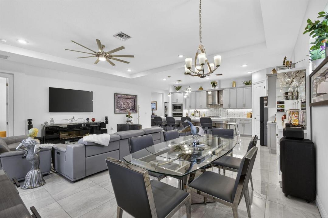 5492 St Armands Way, Westlake, Florida 33470, USA