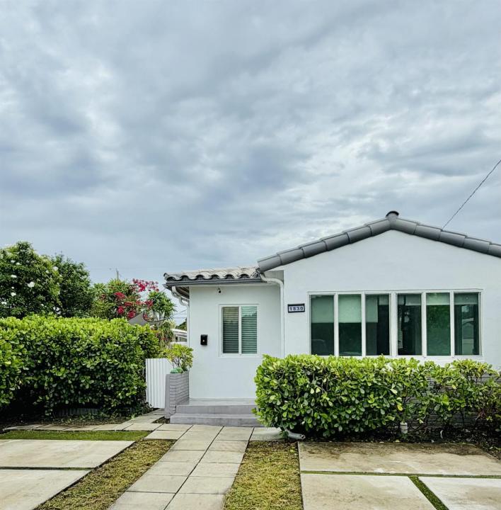 1830 Garfield Street, Hollywood, Florida 33020, USA
