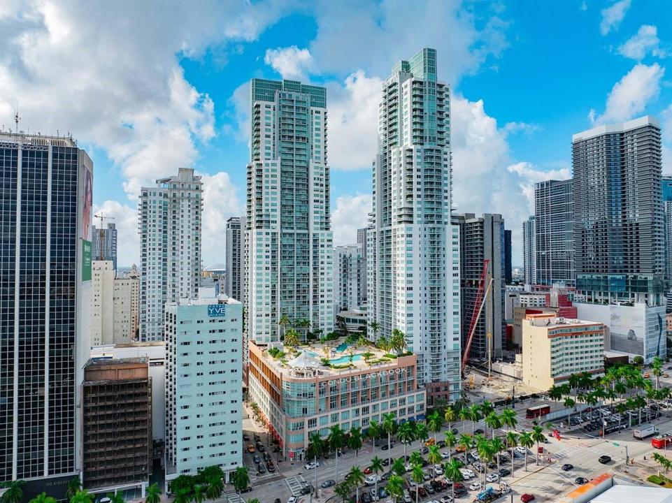 253 NE 2nd Street 3208, Miami, Florida 33132, USA