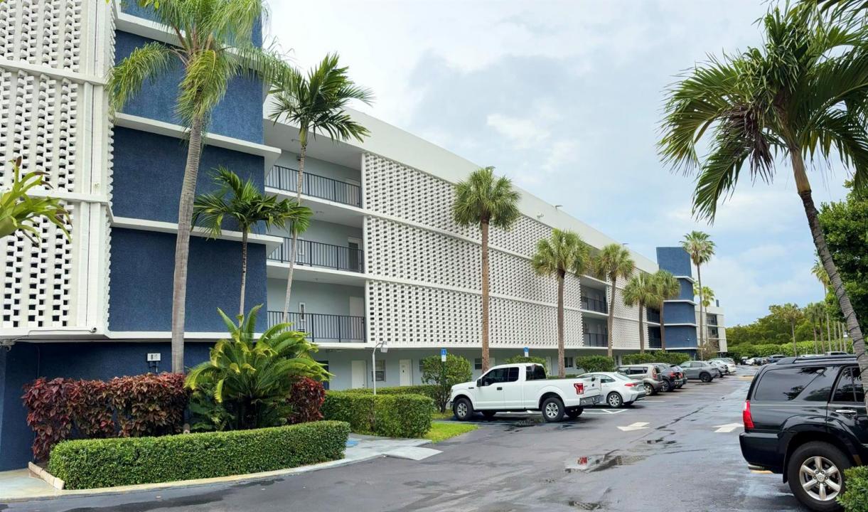 879 NE 195th Street 227, Miami, Floride 33179, États-Unis