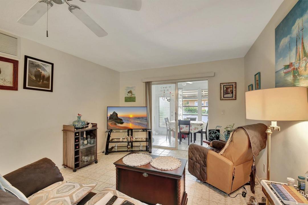 2121 NE 1st Court 105, Boynton Beach, Floride 33435, États-Unis