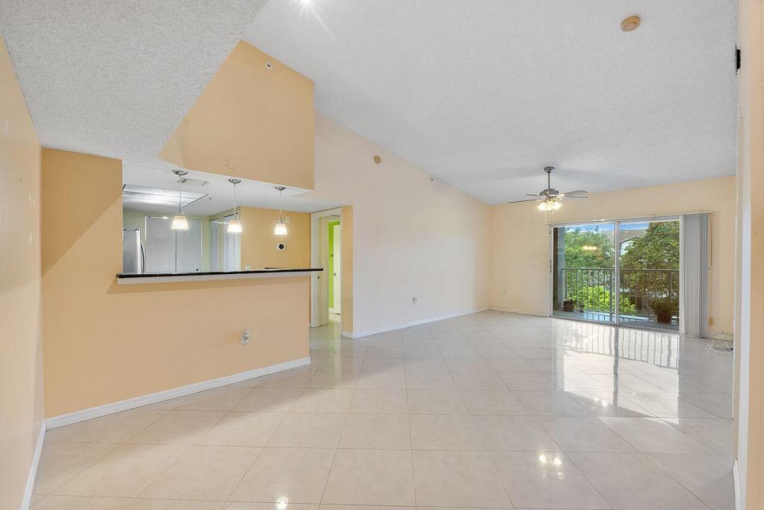 5011 Wiles Road Unit 303, Coconut Creek, Florida 33073, Stati Uniti