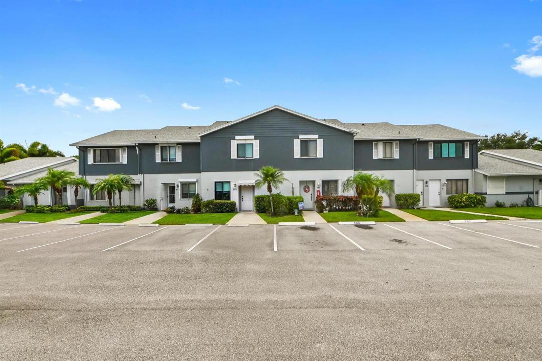 2641 Gately W Drive 503, West Palm Beach, Florida 33415, USA