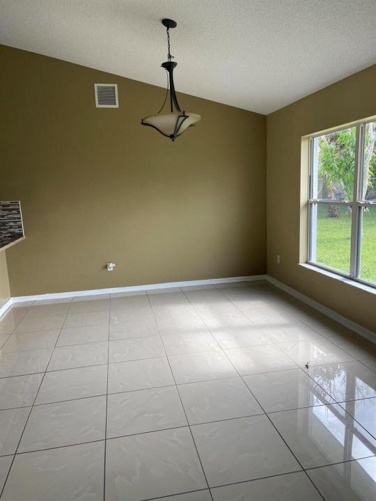 688 SW Heather Street, Port St. Lucie, Flórida 34983, Estados Unidos