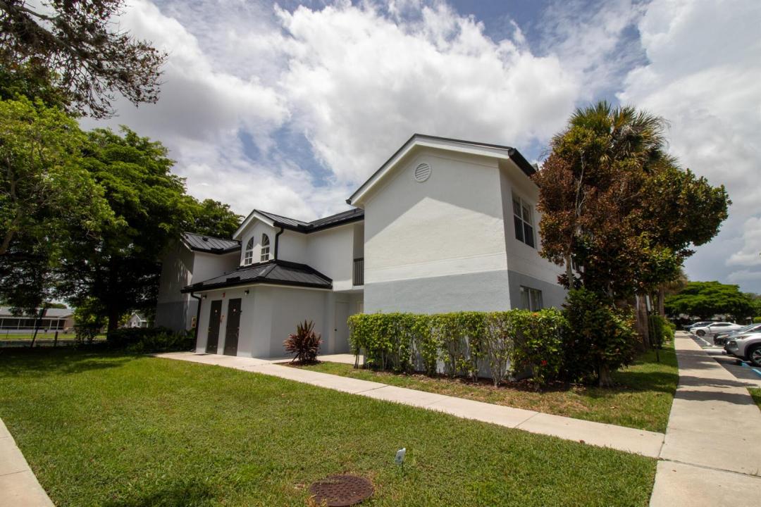 7610 Westwood Drive 102, Tamarac, Floride 33321, États-Unis