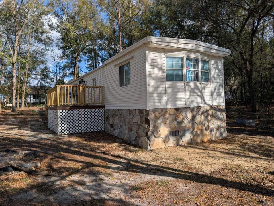 134 John Street, Florida 32640, Stati Uniti