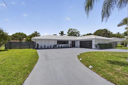 8111 W Lake Drive, Lake Clarke Shores, Florida 33406, USA