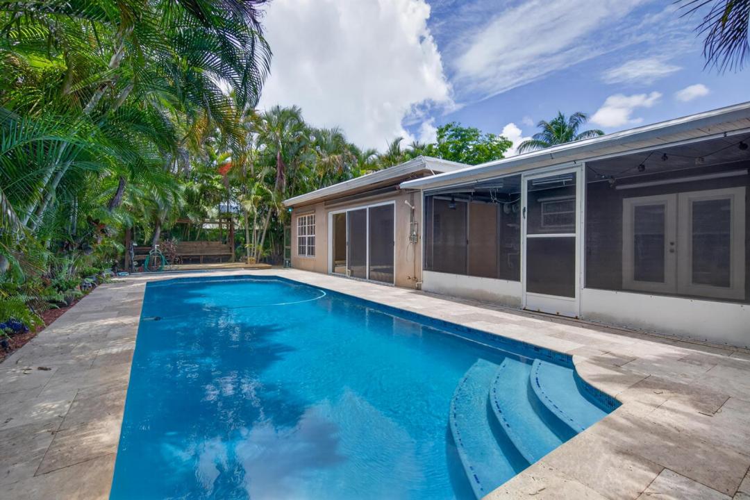 1540 NE 40th Street, Oakland Park, Florida 33334, USA