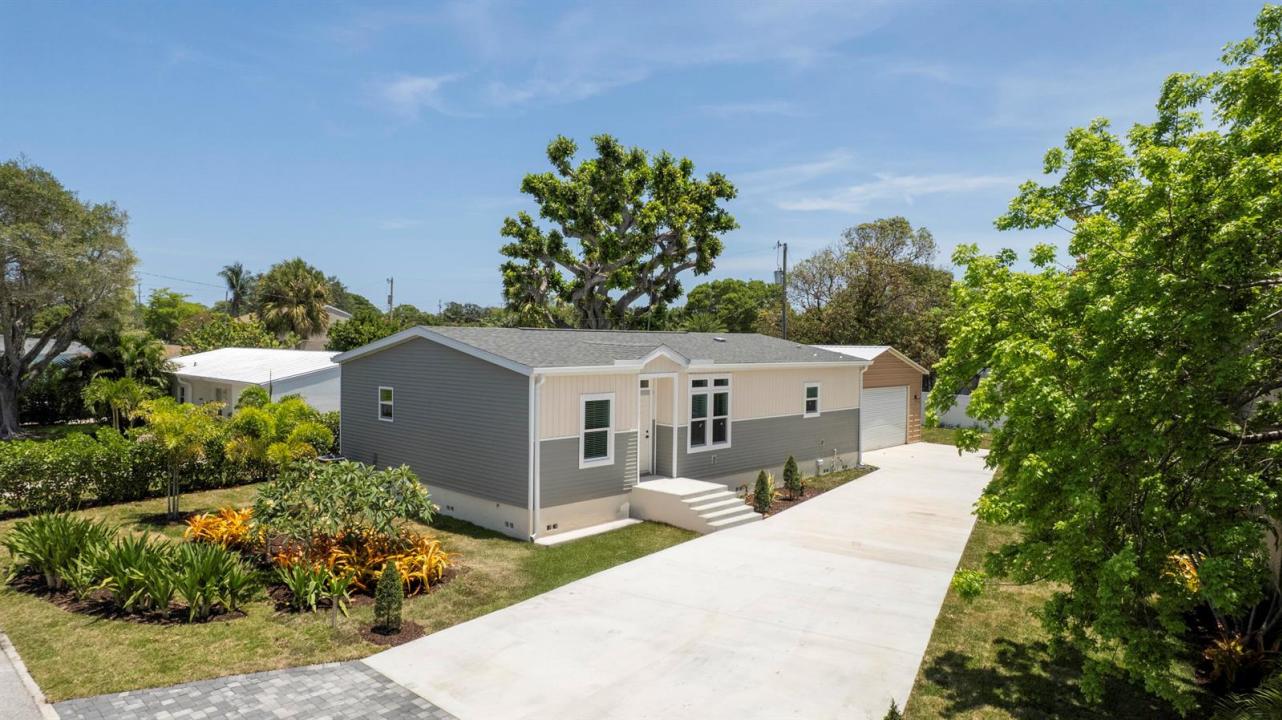 1757 N 12th Ct N Court, Florida 33460, USA