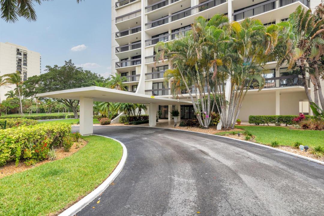 2000 Presidential Way 206, West Palm Beach, Florida 33401, USA