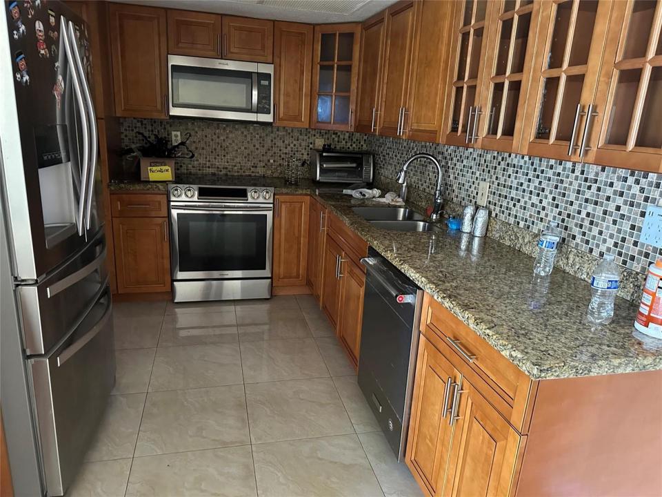 5049 NW 42nd Street, Lauderdale Lakes, Florida 33319, Amerika Birleşik Devletleri