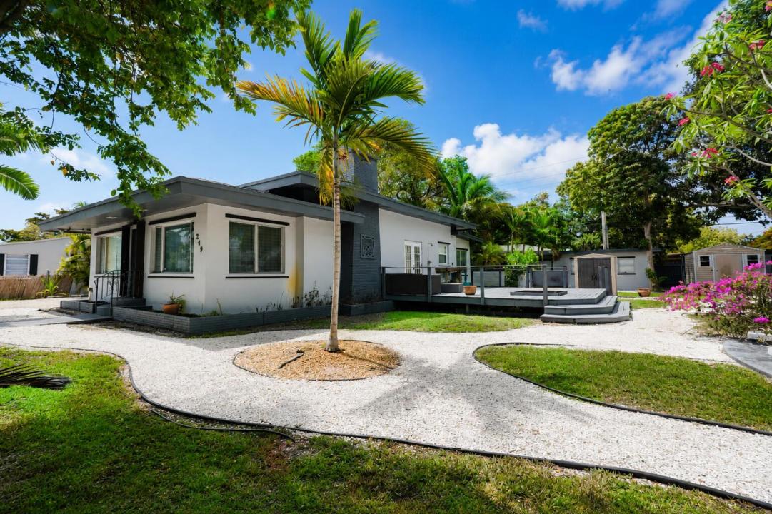 249 SW 14th Street 1-4, Dania Beach, Florida 33004