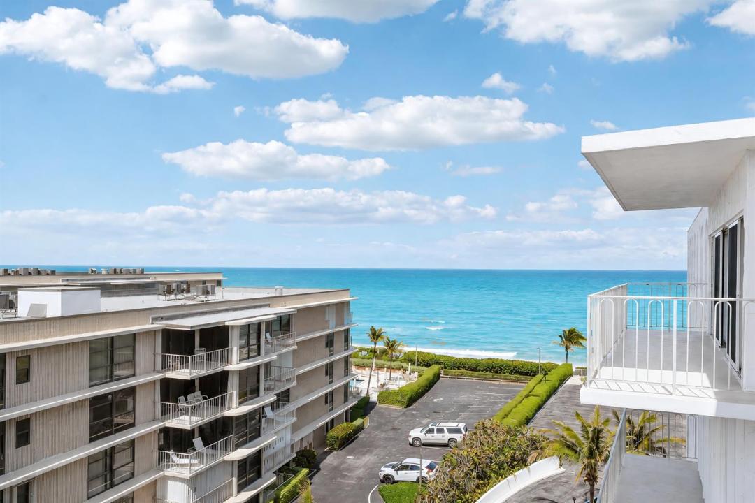 3230 S Ocean Boulevard D-607, Palm Beach, Florida 33480, USA