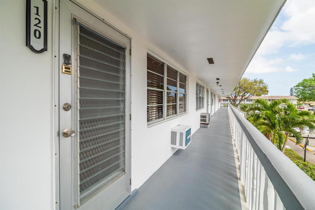 120 Northampton F, West Palm Beach, Florida 33417, USA