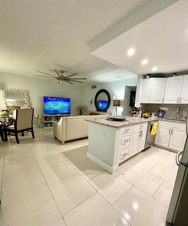 3200 Springdale Boulevard 107, Palm Springs, Floride 33461, États-Unis