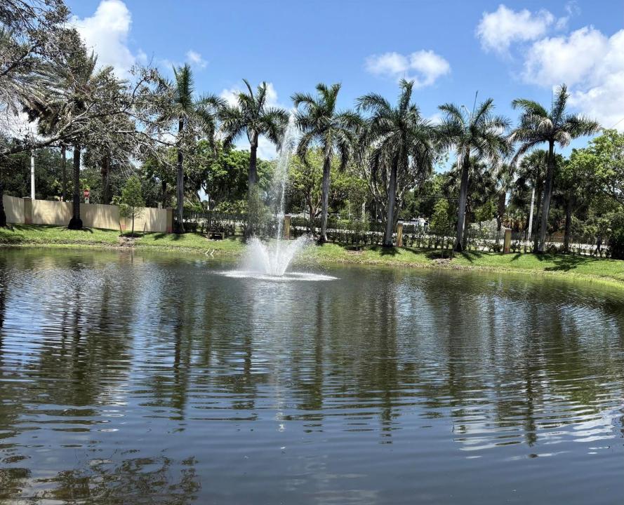 203 S Santa Catalina Circle 203, North Lauderdale, Florida 33068, USA