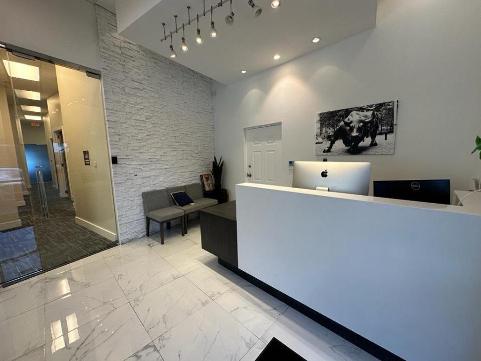 425 NW 10th Terrace, Hallandale Beach, Florida 33009, Stati Uniti