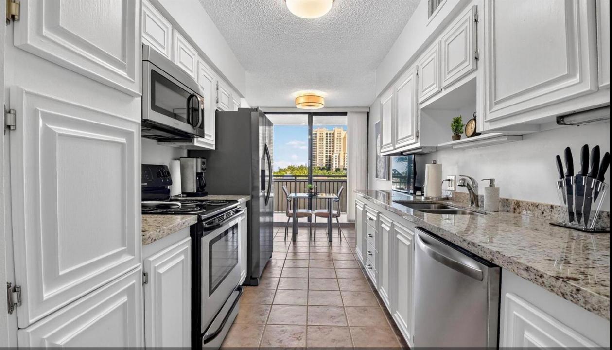 3400 N Ocean Drive 405, Singer Island, Florida 33404, USA