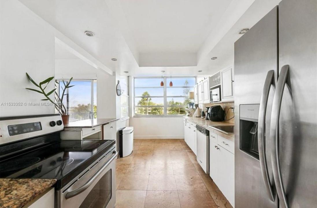 11930 N Bayshore Drive 302, North Miami, Floride 33181, États-Unis