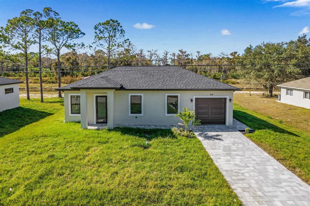 918 Anaconda S Avenue, Lehigh Acres, Florida 33974, USA