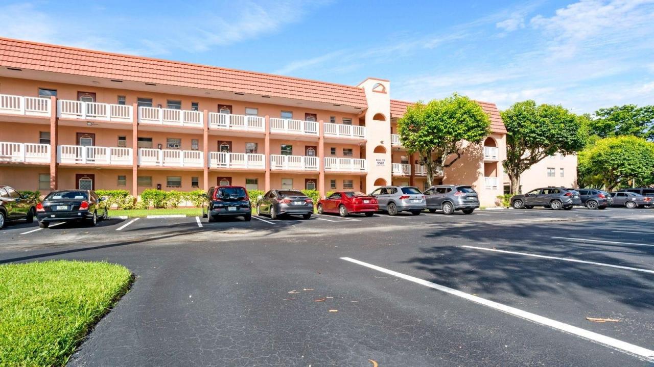 9581 Sunrise Lakes Boulevard 309, Sunrise, Floride 33322, États-Unis