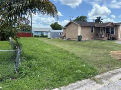 525 SW 9th Street, Belle Glade, Florida 33430, USA
