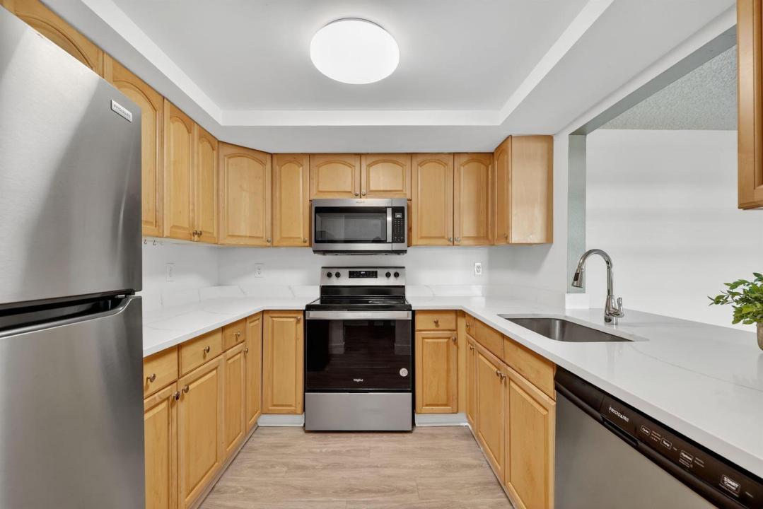 2513 S 17th Street 206, Fort Pierce, Florida 34982, USA