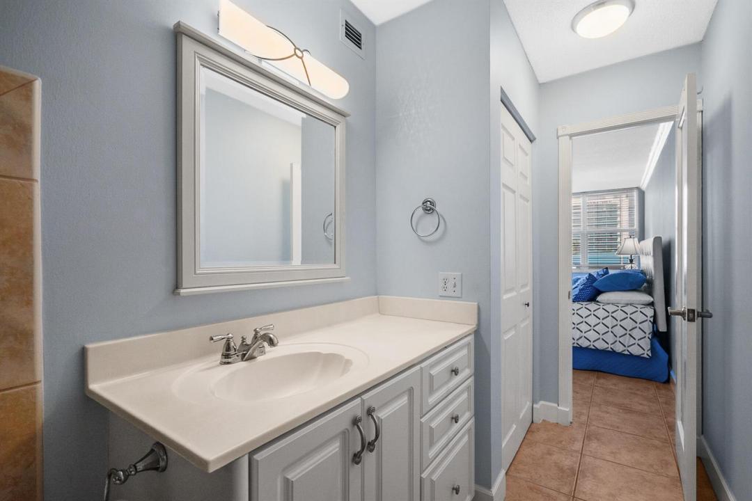 1801 S Ocean Drive Unit 332, Hallandale Beach, Florida 33009, Stati Uniti