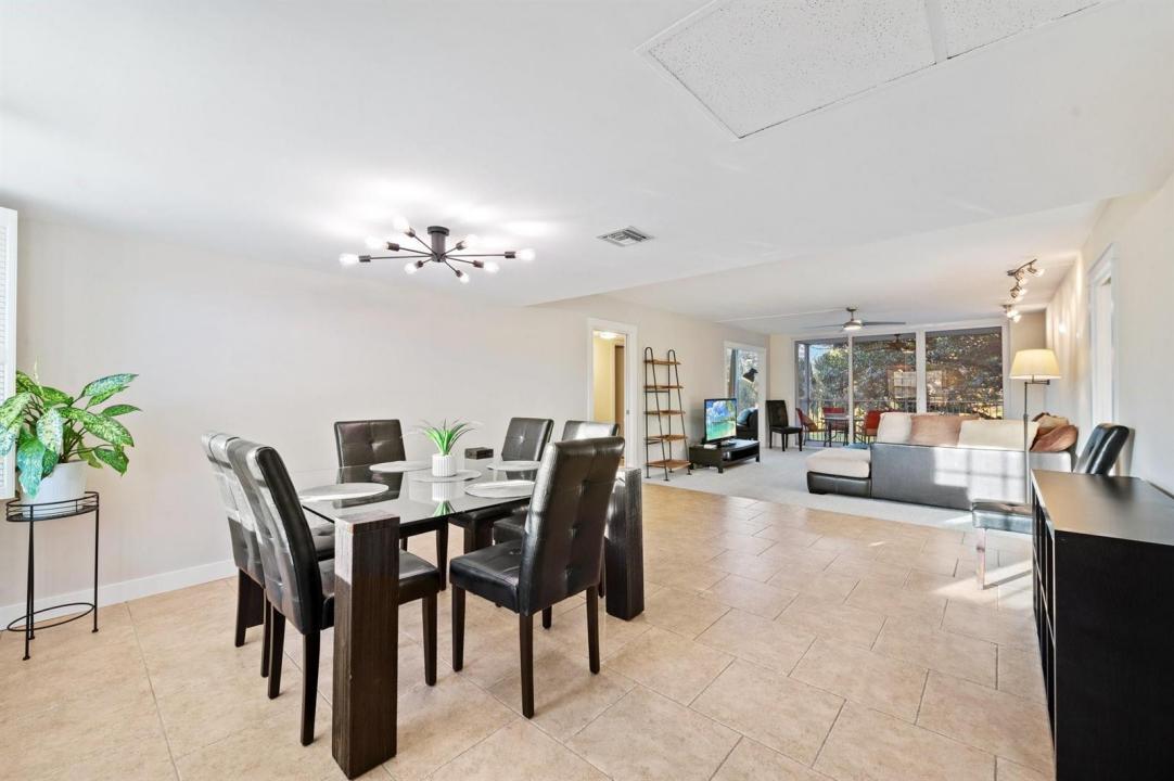 3900 Oaks Clubhouse Drive 310, Pompano Beach, Florida 33069, USA