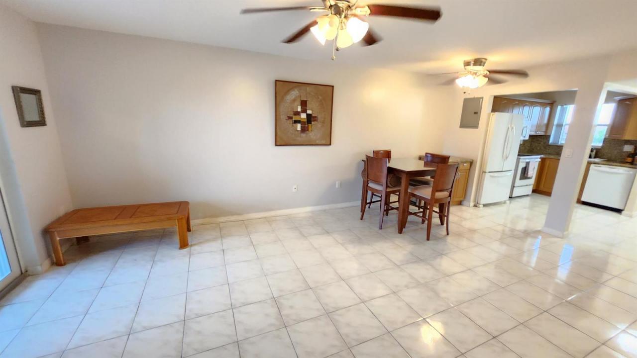 2721 N Pine Island Road 309, Sunrise, Floride 33322, États-Unis