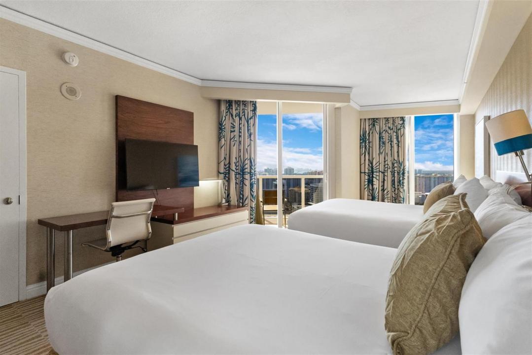 18001 Collins Avenue 2615, Sunny Isles Beach, Florida 33160, USA