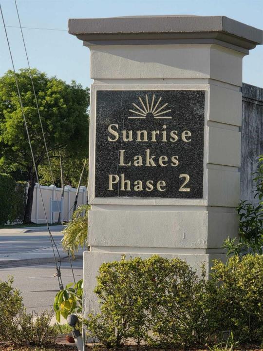 8400 Sunrise Lakes Boulevard 107, Sunrise, Floride 33322, États-Unis