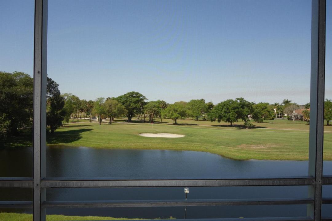 3507 Oaks Way 307, Pompano Beach, Florida 33069, USA