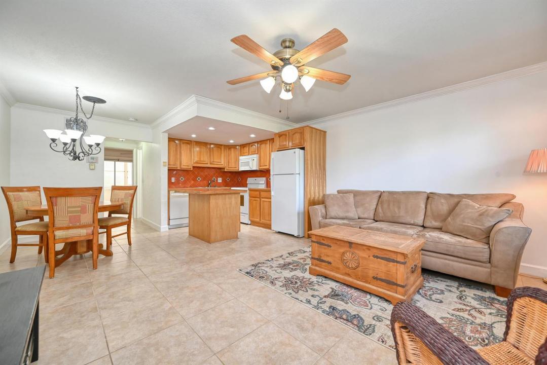 102 Coventry E 102, West Palm Beach, Florida 33417, USA