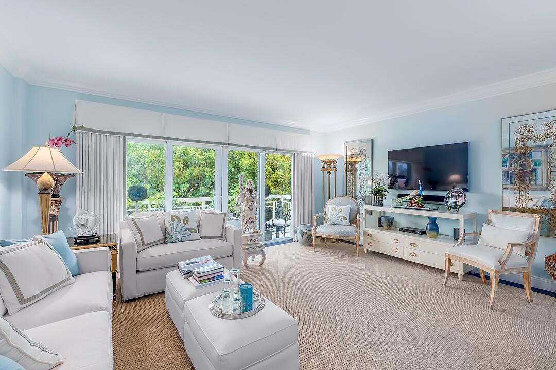 250 Bradley Place 202, Palm Beach, Florida 33480, USA