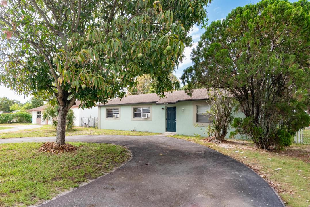 1218 Giller Avenue, Mangonia Park, Floride 33407, États-Unis