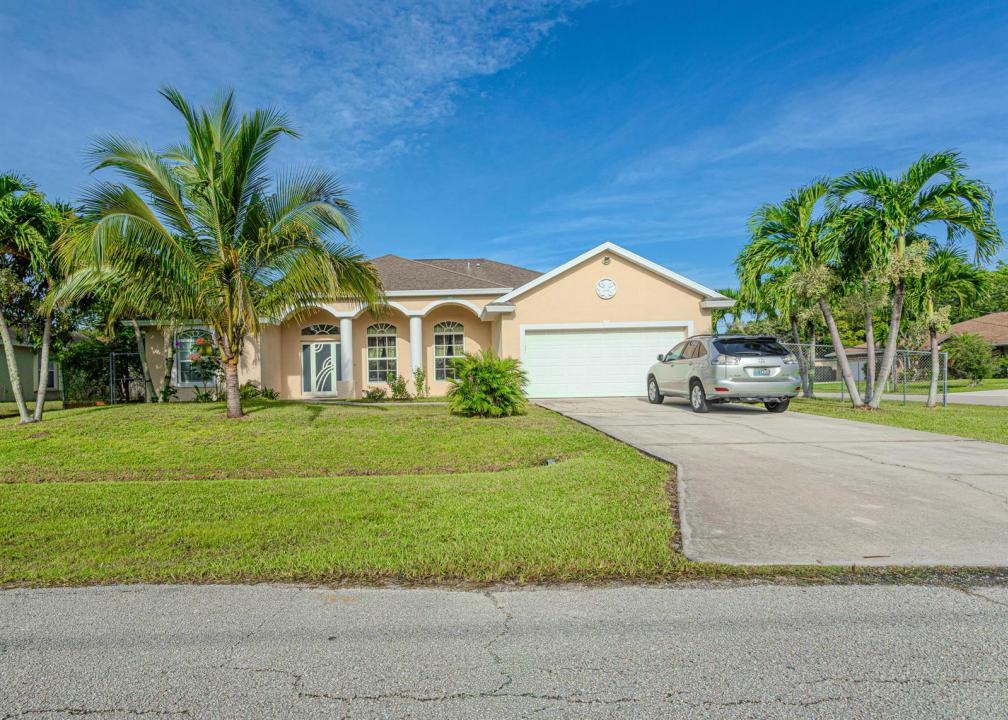 1518 SW Hutchins Street, Port St. Lucie, فلوريدا 34983, الولايات المتحدة