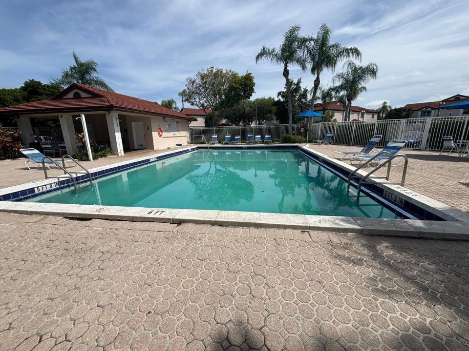 11201 SW 13th Street 103, Pembroke Pines, Floryda 33025, USA