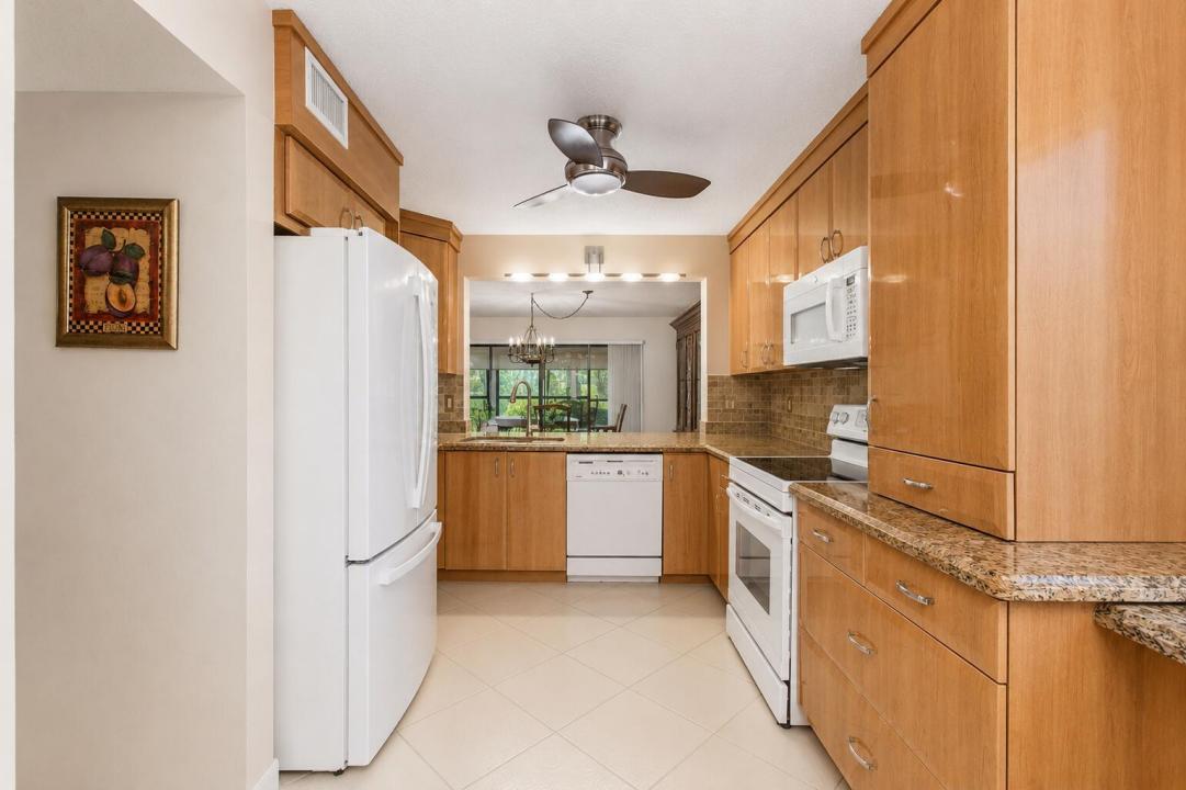 5561 Fairway Park Drive 104, Boynton Beach, Floride 33437, États-Unis