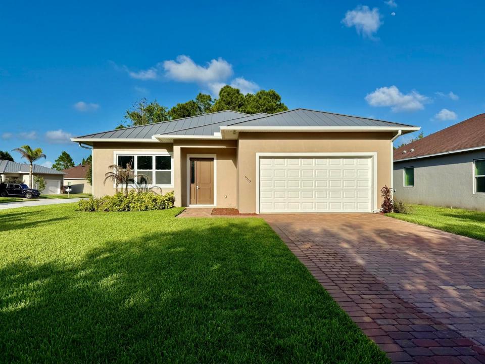 660 NE Moss Rose Place, Port St. Lucie, Florida 34983, Stati Uniti