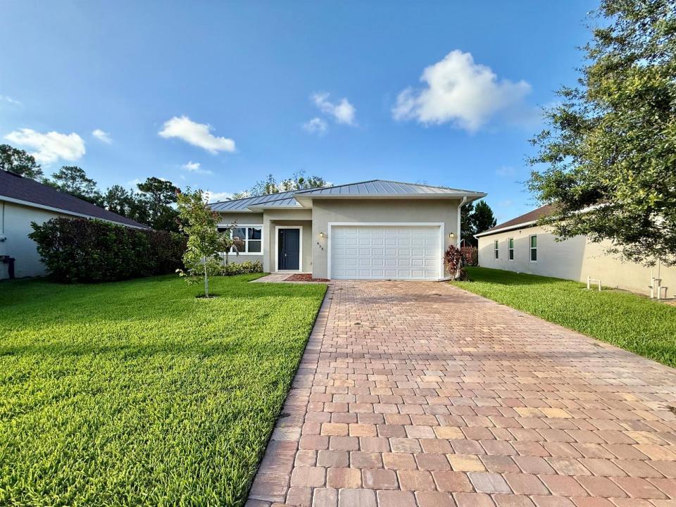 675 NE Moss Rose Place, Port St. Lucie, Floride 34983, États-Unis