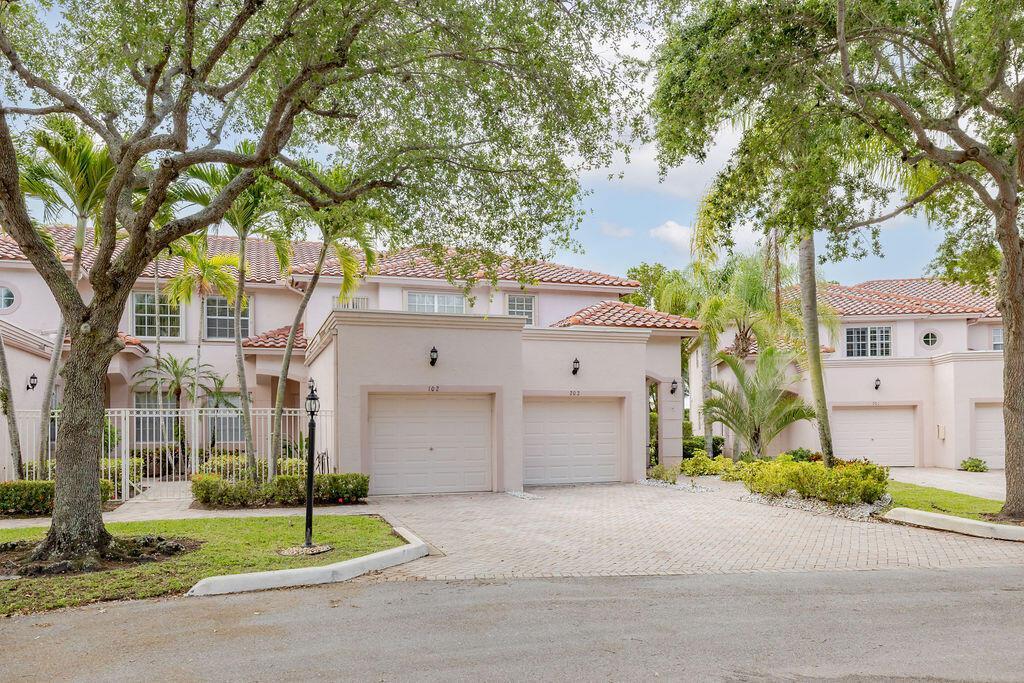 8050 Aberdeen Drive 202, Boynton Beach, Florida 33472, USA