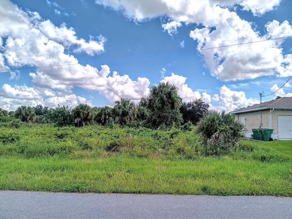100 Flanders Street, Port Charlotte, Floride 33954, États-Unis